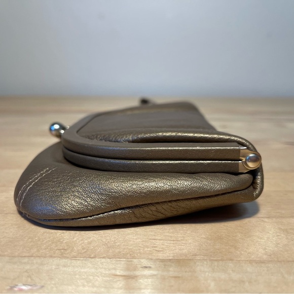 HOBO copper color leather fold in wristlet with kiss lock main closure - Picture 3 of 12